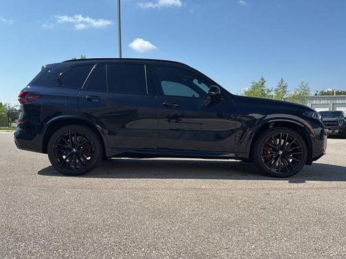 2025 BMW X5 M60i