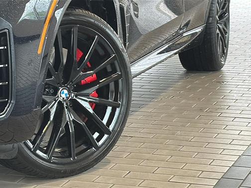 2025 BMW X5 M60i