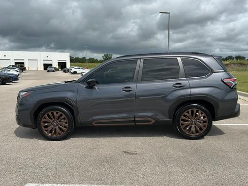 Magnetite Gray Metallic 2025 Subaru Forester Sport