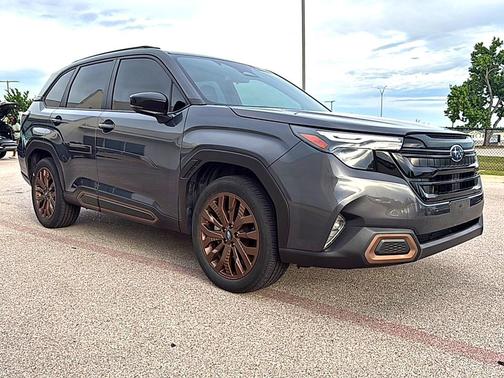 Magnetite Gray Metallic 2025 Subaru Forester Sport