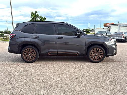 Magnetite Gray Metallic 2025 Subaru Forester Sport