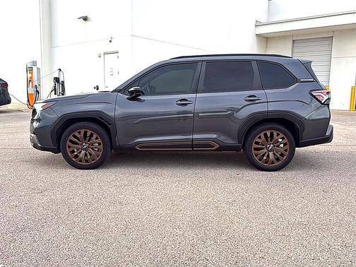 Magnetite Gray Metallic 2025 Subaru Forester Sport