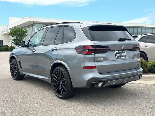 Skyscraper Grey Metallic 2026 BMW X5 xDrive40i