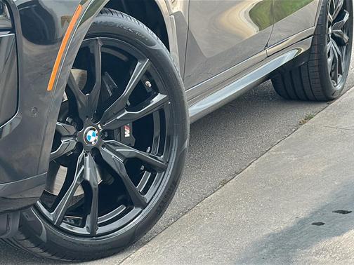 Black Sapphire Metallic 2024 BMW X7 xDrive40i