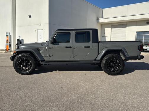 2022 Jeep Gladiator Overland
