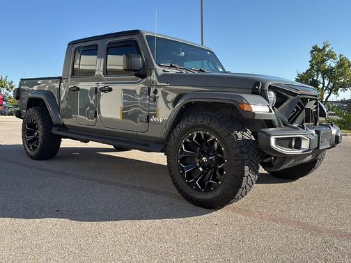 2022 Jeep Gladiator Overland