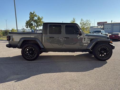 2022 Jeep Gladiator Overland