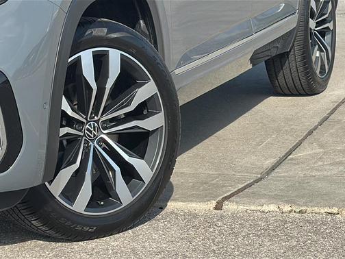 2022 Volkswagen Atlas Cross Sport 3.6L V6 SEL Premium R-Line