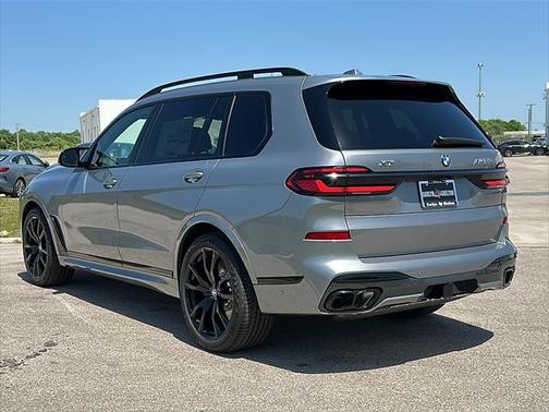 2025 BMW X7 M60i