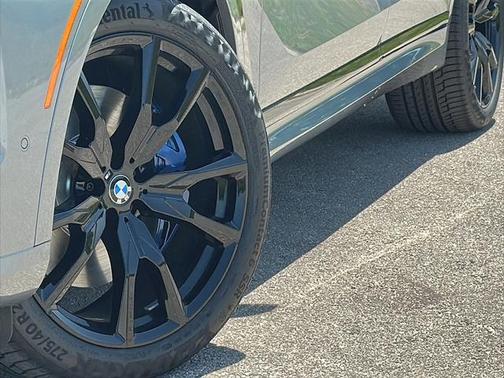 2025 BMW X7 M60i
