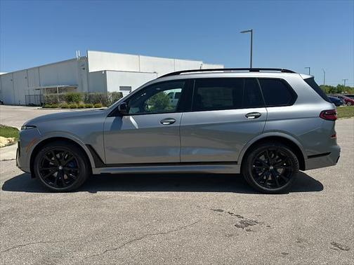 2025 BMW X7 M60i