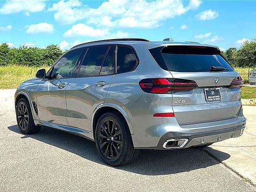 Skyscraper Grey Metallic 2025 BMW X5 PHEV xDrive50e