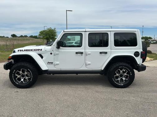 Bright White Clearcoat 2023 Jeep Wrangler Rubicon