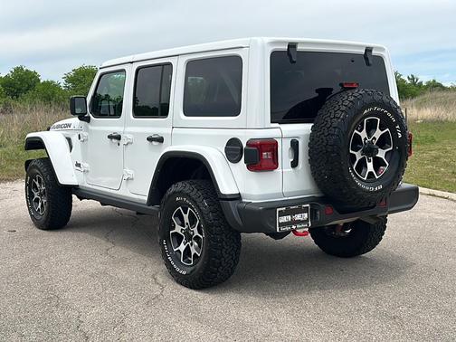 Bright White Clearcoat 2023 Jeep Wrangler Rubicon