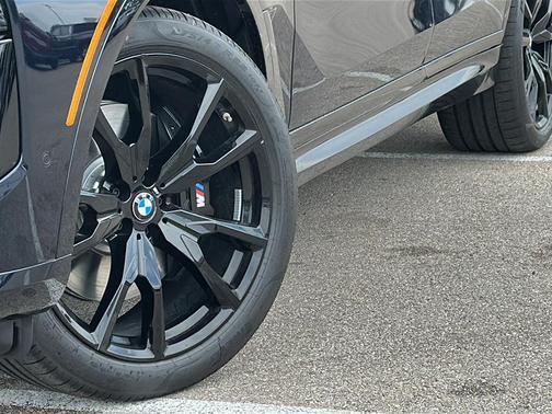 Carbon Black Metallic 2027 BMW X7 xDrive40i