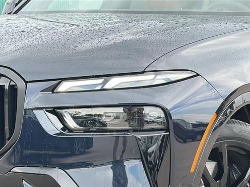Carbon Black Metallic 2027 BMW X7 xDrive40i