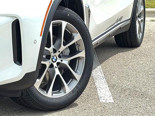 Alpine White 2026 BMW X5 sDrive40i