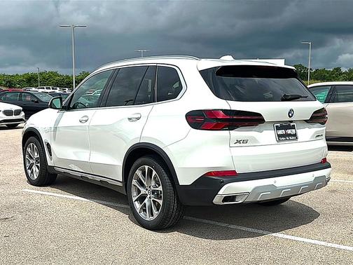 Alpine White 2026 BMW X5 sDrive40i