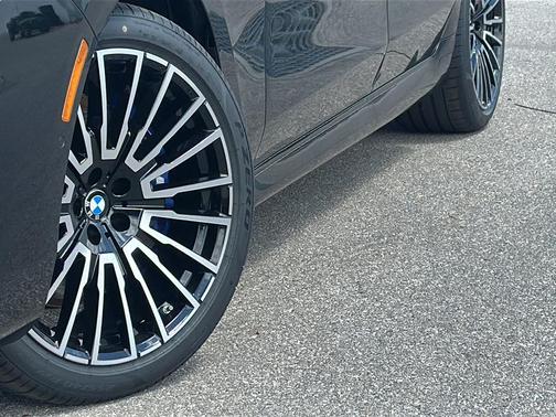 Black Sapphire Metallic 2026 BMW 740