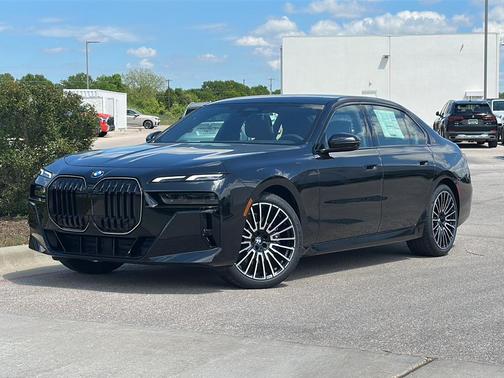 Black Sapphire Metallic 2026 BMW 740