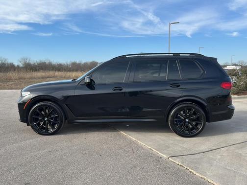 2021 BMW X7 M50i