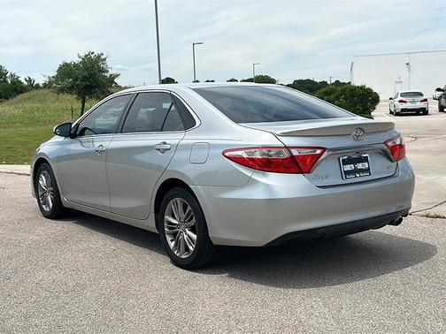 Celestial Silver Metallic 2016 Toyota Camry SE