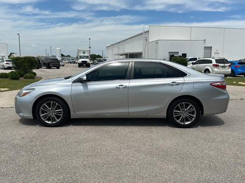 Celestial Silver Metallic 2016 Toyota Camry SE