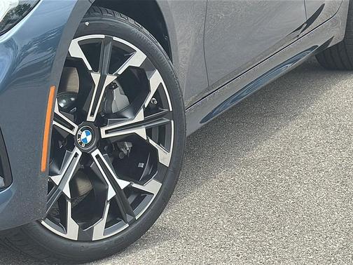 2025 BMW 330 i