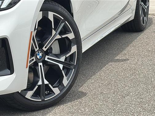 2025 BMW 330 i