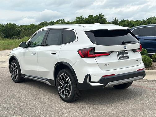 Mineral White Metallic 2026 BMW X1 xDrive28i