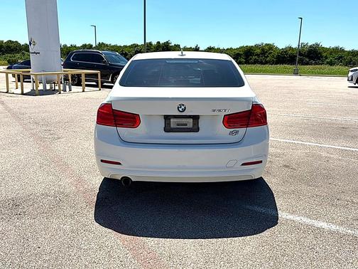 Alpine White 2018 BMW 320 i