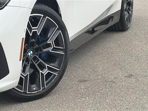 Alpine White 2024 BMW 530 Base