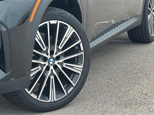 Black Sapphire Metallic 2026 BMW X2 xDrive28i