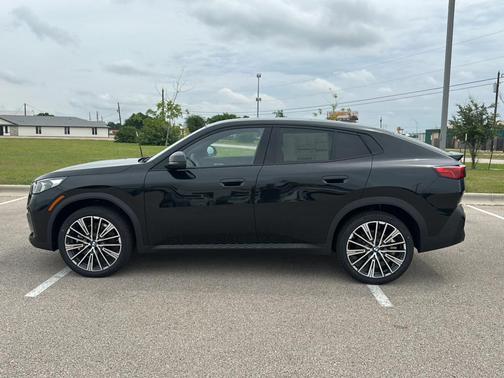 Black Sapphire Metallic 2026 BMW X2 xDrive28i