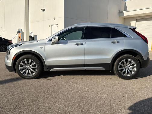 2022 Cadillac XT4 Premium Luxury