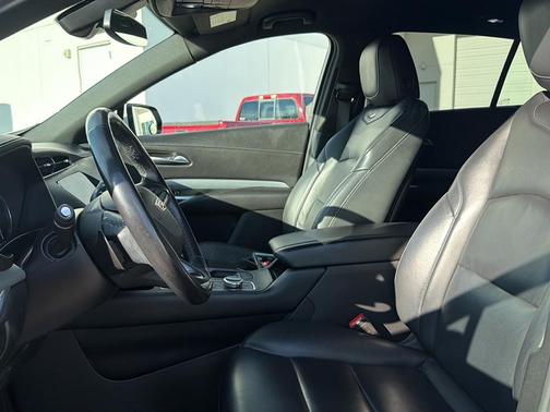 2022 Cadillac XT4 Premium Luxury