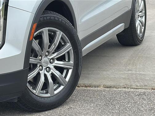 2022 Cadillac XT4 Premium Luxury