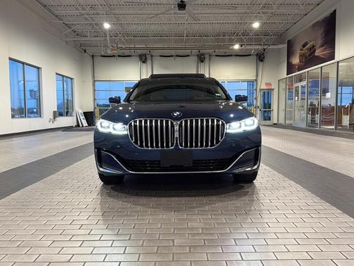 2022 BMW 740 i