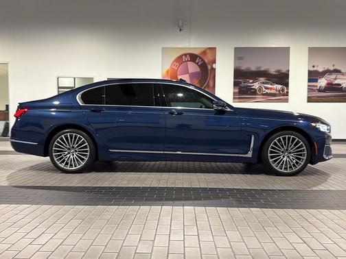 2022 BMW 740 i