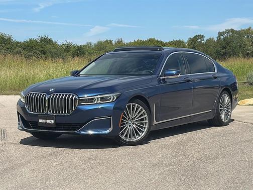 2022 BMW 740 i