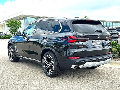 Black Sapphire Metallic 2026 BMW X5 xDrive40i