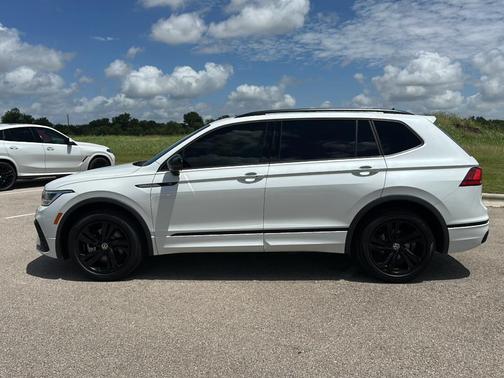 Opal White Pearl 2023 Volkswagen Tiguan 2.0T SE R-Line Black