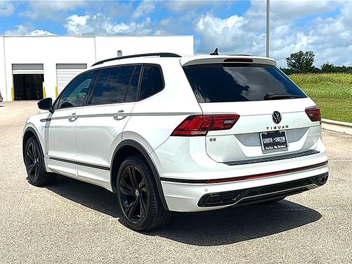 Opal White Pearl 2023 Volkswagen Tiguan 2.0T SE R-Line Black