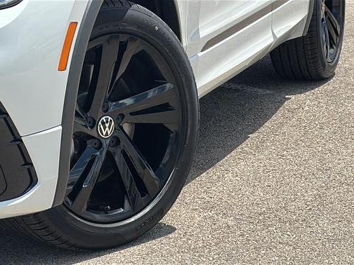 Opal White Pearl 2023 Volkswagen Tiguan 2.0T SE R-Line Black