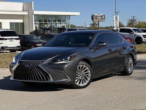 2023 Lexus ES 300h Ultra Luxury