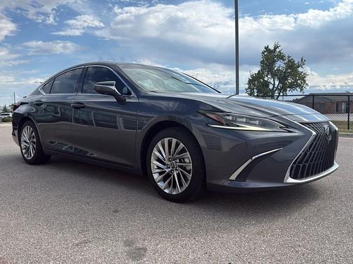 2023 Lexus ES 300h Ultra Luxury
