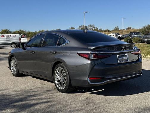 2023 Lexus ES 300h Ultra Luxury