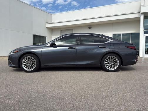 2023 Lexus ES 300h Ultra Luxury