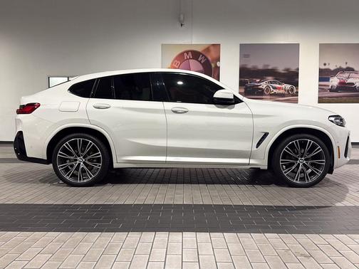 2022 BMW X4 xDrive30i
