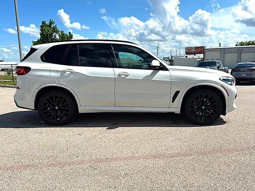 Alpine White 2023 BMW X5 xDrive40i